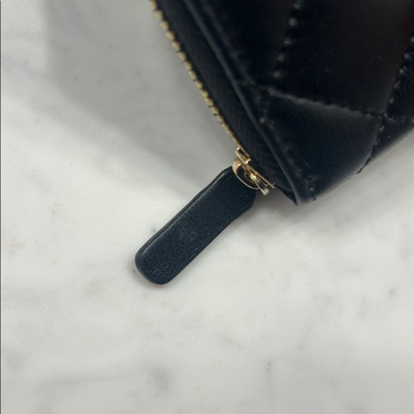 Designer-inspired mini zip wallet - Picture 5 of 8